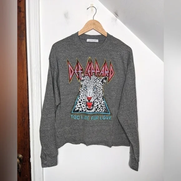 DAYDREAMER Def Leppard Too Late For Love Long Sleeve Crop Graphic Tee Gray - Picture 1 of 6